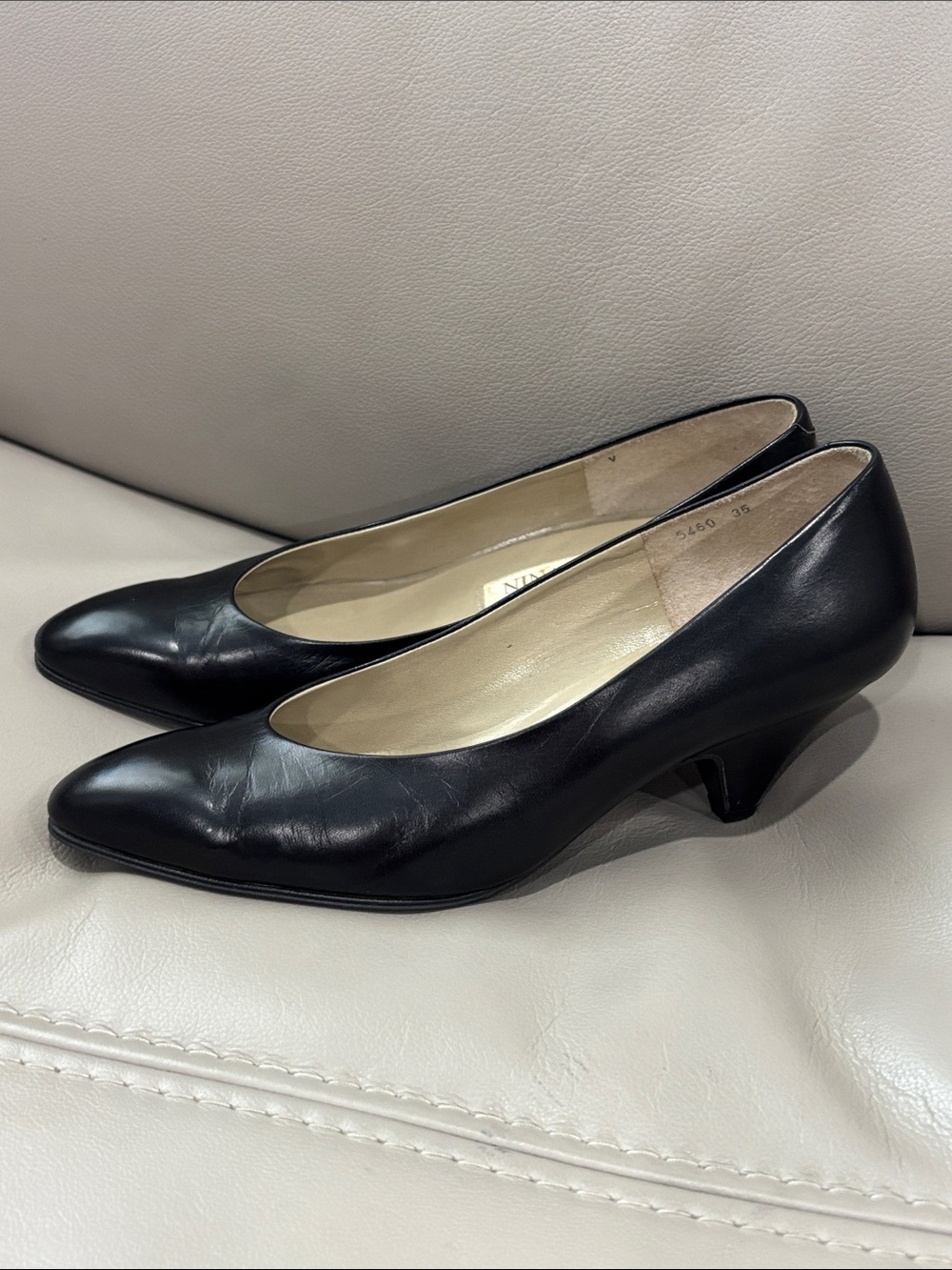 Nina Ricci Paris Black Leather Pointed-Toe Kitten Heels - Women